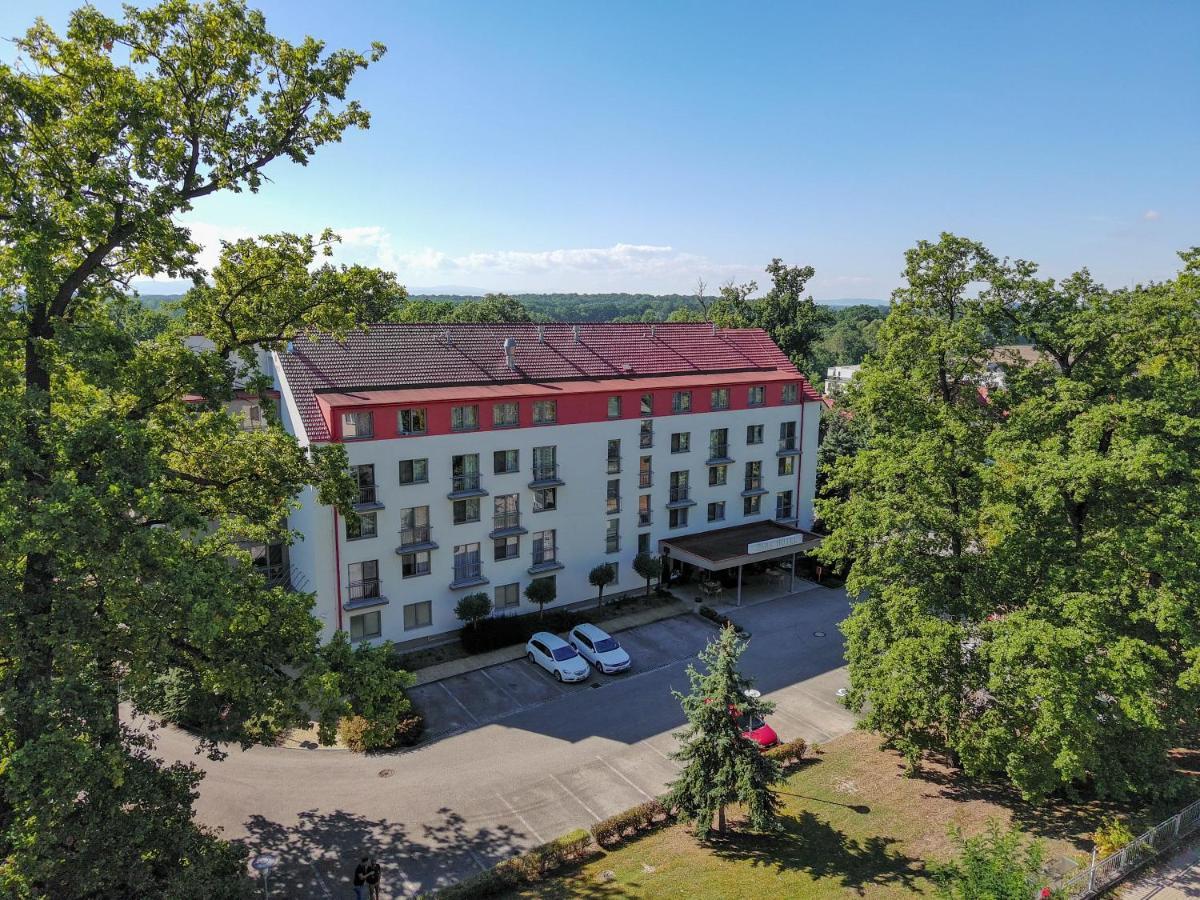 Parkhotel Hluboká nad Vltavou Exteriör bild