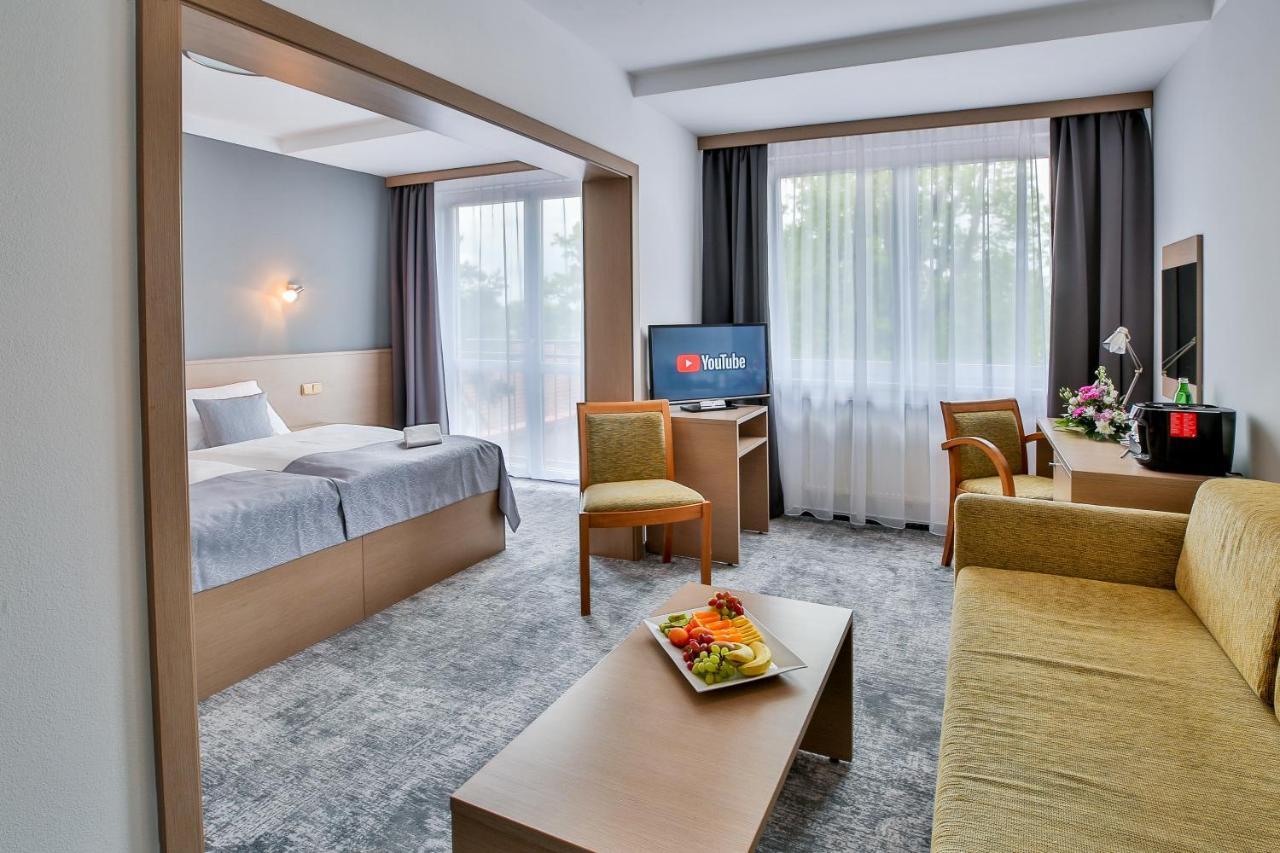 Parkhotel Hluboká nad Vltavou Exteriör bild