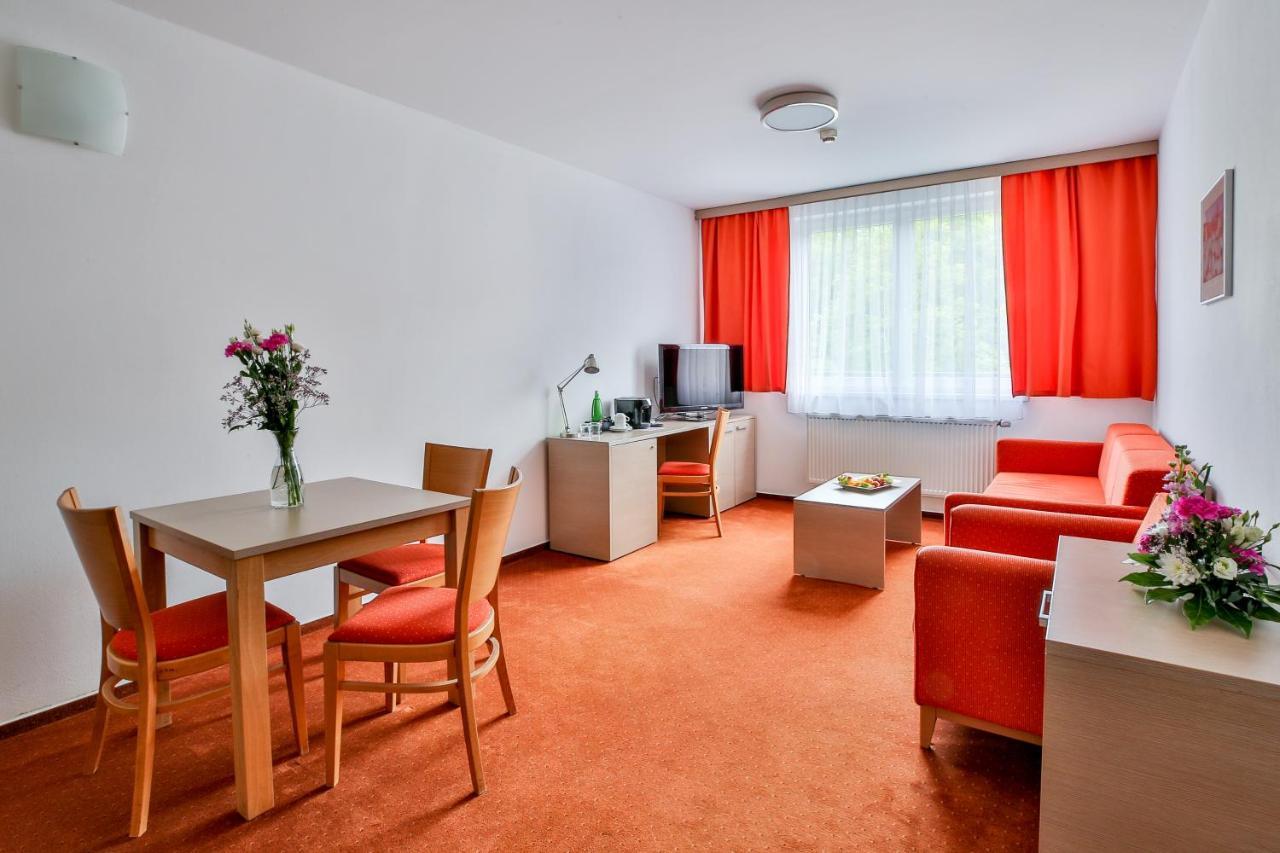 Parkhotel Hluboká nad Vltavou Exteriör bild